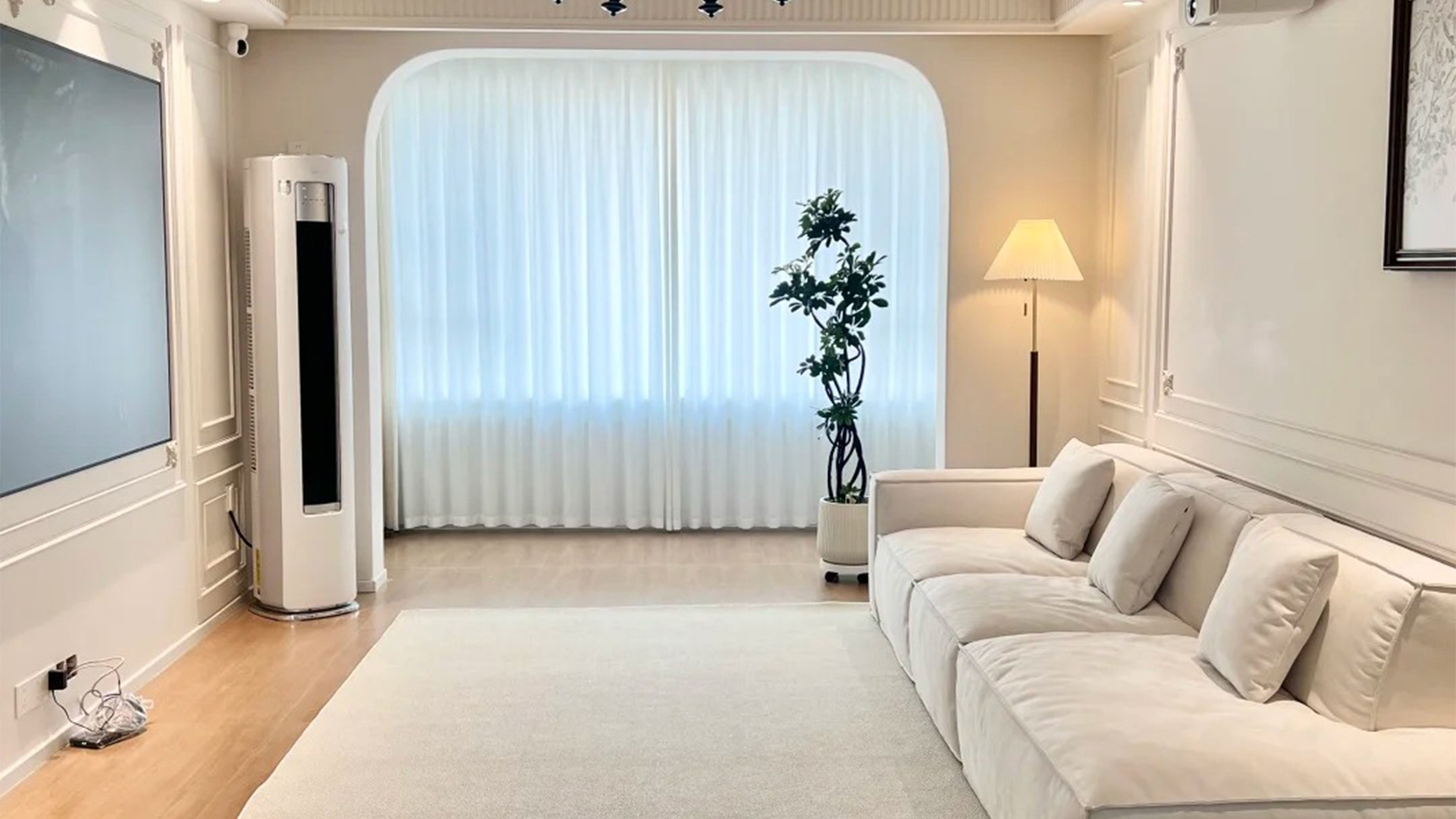 法式優(yōu)雅風裝修，精致線條與淺色調(diào)演繹浪漫空間