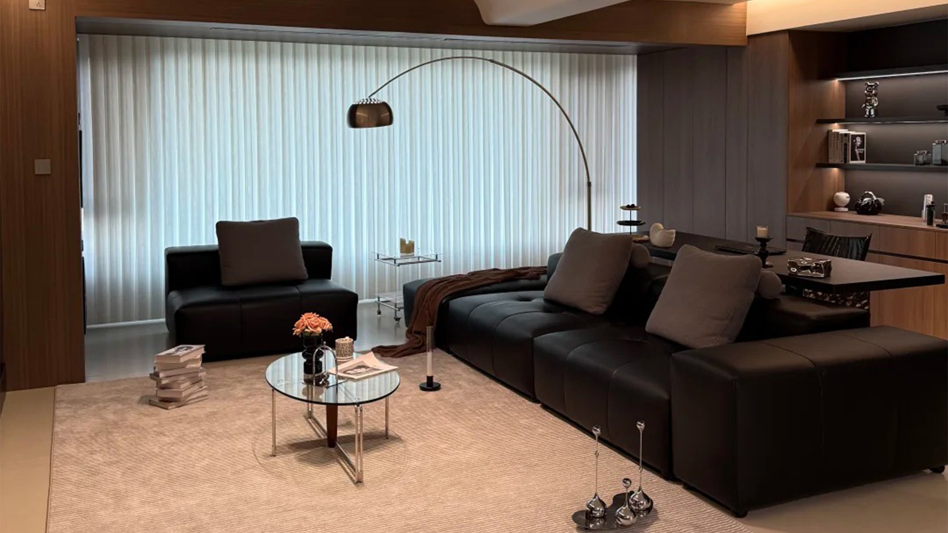 輕奢風(fēng)案例 | 金屬玻璃與中性色調(diào)協(xié)奏，細節(jié)勾勒高級感