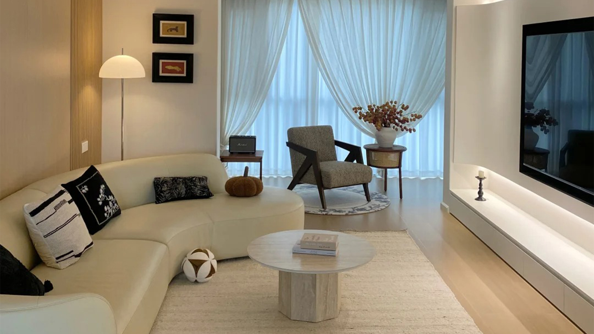 現(xiàn)代簡(jiǎn)約風(fēng)舒適空間 | 中性色調(diào)與簡(jiǎn)潔線條的完美融合