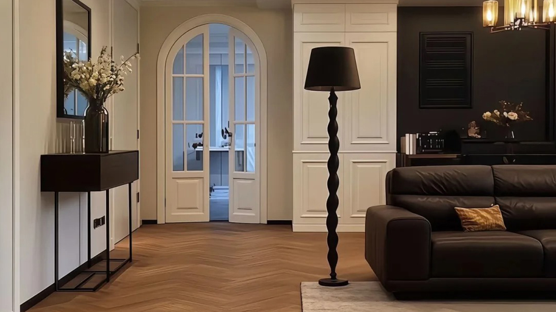 法式風(fēng)裝修融合優(yōu)雅線條與中性色彩質(zhì)感呈現(xiàn)浪漫氛圍